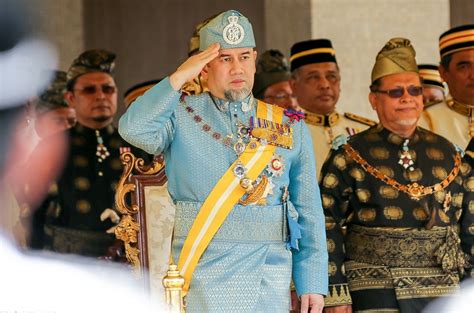 يڠدڤرتوان اݢوڠ‎), also known as the paramount ruler, the supreme head or the king. Perkara Pelik Yang Berlaku Di Majlis Pemasyhuran Yang ...