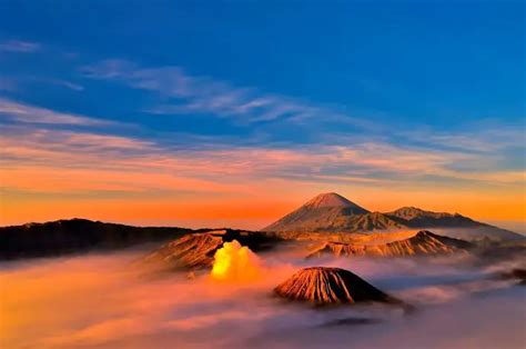 Sunset In Mount Bromo Indonesia Lazy Penguins