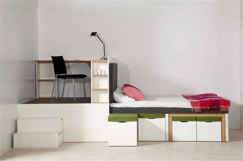 Als schrankbett wird eine schlaflösung bezeichnet, die in eine schrankwand integriert ist. Platzsparende-Moebel-Schlafzimmer-Hochbett-Tisch-Bettkasten