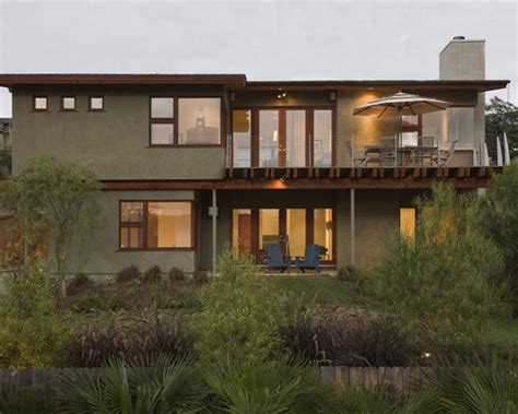White stucco houses can look fantastic and it is one of the cleanest colors that you can choose from. Green Stucco | Houzz