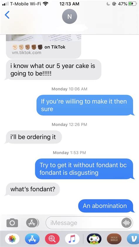 My Friend Sent Me A Video Of A Cake She Wants To Get For Our 5 Year Snapchat Streak Anniversary