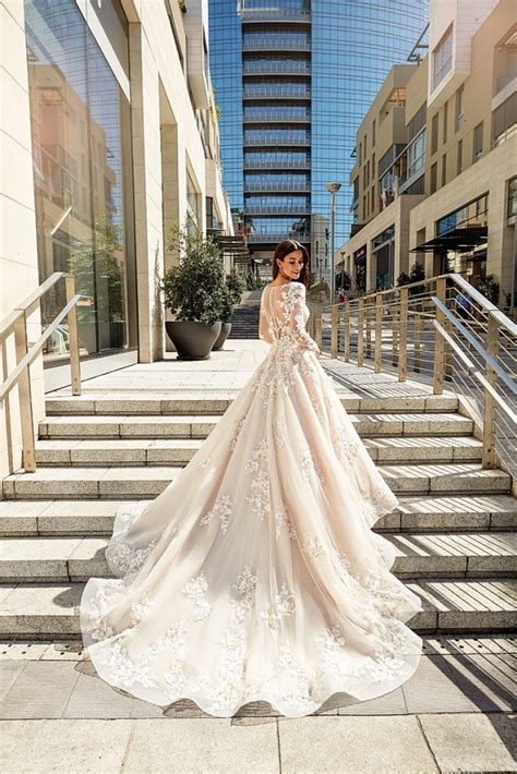Borrow from her wedding day style with these gorgeous preowned gowns. Our Top Trend Predictions For Meghan Markle's Wedding ...