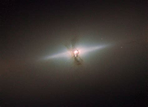 Image Hubble Captures Ngc 4111