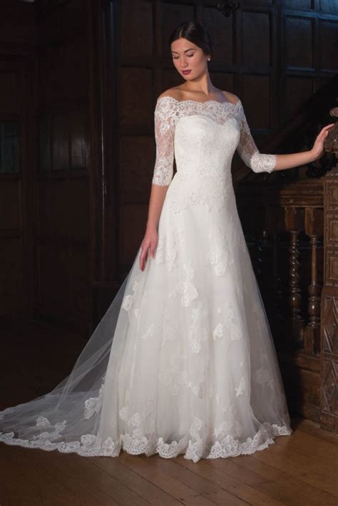 Search used wedding dresses & preowned wedding gowns for sale. Naked modern wedding gowns