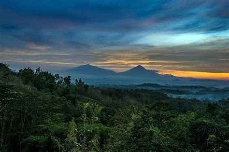 Gambar Pemandangan Indah Gunung Merapi