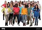 Große People Menschen Gruppe junge Leute stehen freigestellt Stock Photo - Alamy