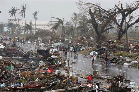 Super Typhoon Haiyan Devastates Philippines More Than 10000 Dead