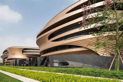 Zaha Hadid Architects Sprawling Infinitus Plaza In China Evokes A