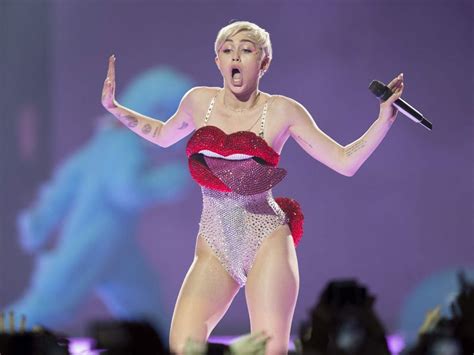 Miley Cyrus Death Hoax Fans Distraught After Facebook Scam Goes Viral