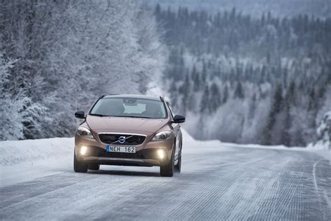 The All New Volvo V40 Cross Country In Northern Sweden Volvo Cars Global Media Newsroom