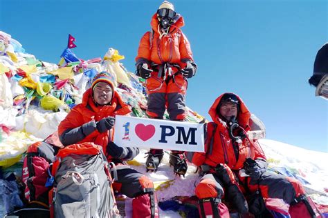 Eksklusif Foto Terkini Pendaki Everest Felda Tawan Kemuncak
