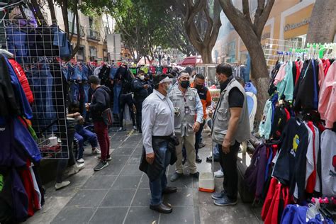 Reubican a 400 ambulantes del Centro Histórico a mercados temporales