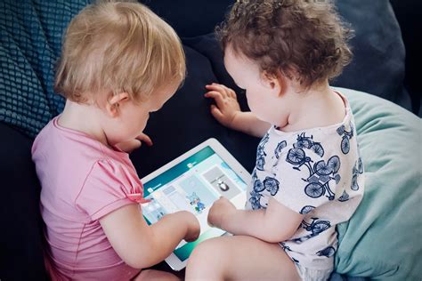 los niños menores de 12 meses que usan pantallas táctiles parecen mostrar diferencias en cuanto