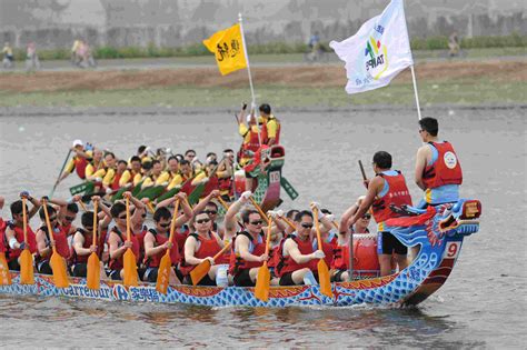 The renowned dragon boat festival, also known as tuen ng, falls on the fifth day of the fifth lunar month. The Story Behind Dragon Boat Festival | the Beijinger