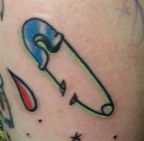 I Definitaly Want A Safety Pin Tattoo Safety Pin Tattoo Tattoos