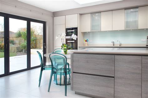 Choosing stylish bedroom accent furniture can draw your room together and help complete your bedroom look. Contemporary matt cashmere & grey wood effect kitchen ...