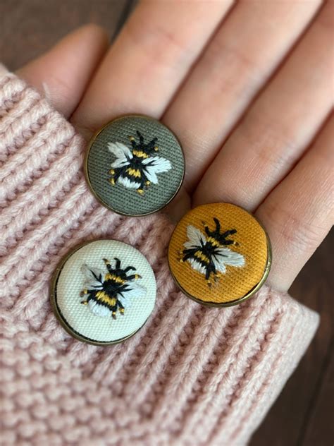 bee-embroidery-pins-bee-embroidery,-embroidery-inspiration,-embroidery-craft