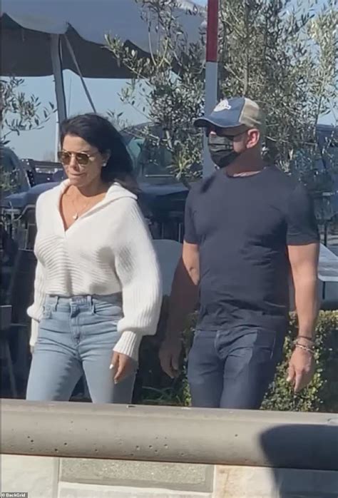 Jeff Bezos Slaps Girlfriend Lauren Sanchez Butt After The Two Fly Into California Airport