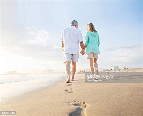 Older Couple Walking Away Photos Et Images De Collection Getty Images