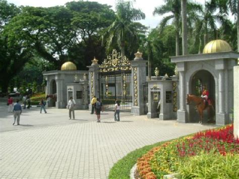 King palace in kualalumpur of malaysia is one amont the tourist interests now.this palace is inside the city.where one can see the how the king's royal life. National Palace - Kuala Lumpur Tours - This Is Malaysia