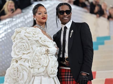 Pregnant Rihanna A Ap Rocky Close Met Gala Red Carpet Philstar Com