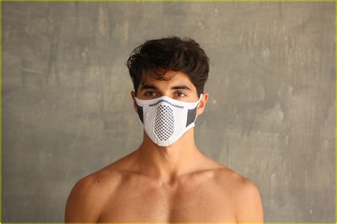The Kissing Booth S Taylor Zakhar Perez Goes Shirtless While Modeling The Only Mask He Ll Ever
