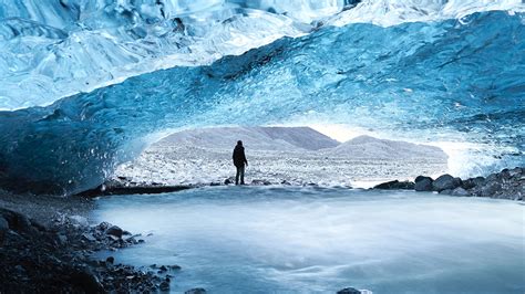 Download Wallpaper 3840x2160 Cave Ice Man Glacier Frozen 4k Uhd 16