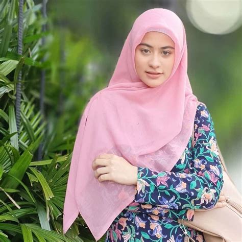 Disimak 4 tahun setelah lulus di smp n 1 pgri, betari ayu kembali bernostalgia kala dirinya berseragam putih. (foto: instagram/betariayu22)