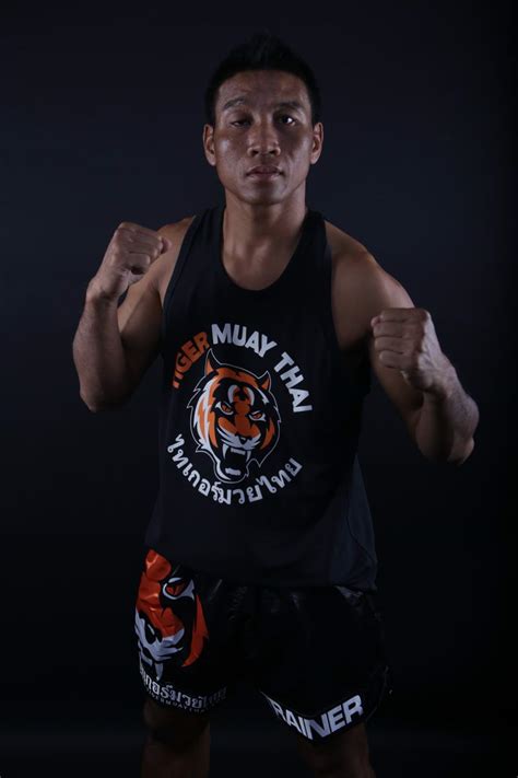 kru robert tiger muay thai trainer