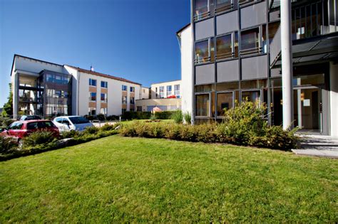 Die immobilien reichen hinsichtlich ihrer wohnfläche von 78 bis 166 m². "Haus am Holunderbusch" in Kiel auf Wohnen-im-Alter.de