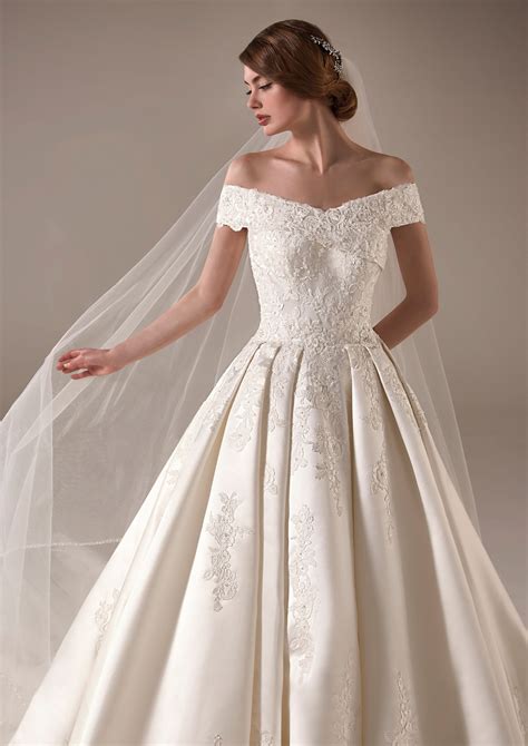 Emma Wedding Dress From Pronovias Uk
