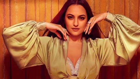 Sonakshi Sinha Teases Fan To Eat Air When Asked About Weight Loss Tips Health Hindustan Times