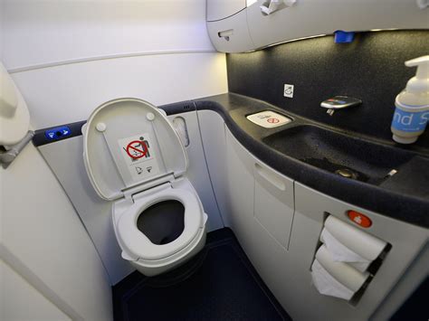 Why You Cant Use The Bathroom On A Plane Before Takeoff Business Insider