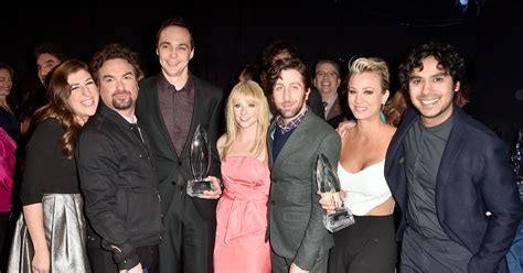 The Cast Of The Big Bang Theory Got Together For A Group Shot The