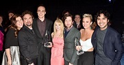 The cast of The Big Bang Theory got together for a group shot. | The ...
