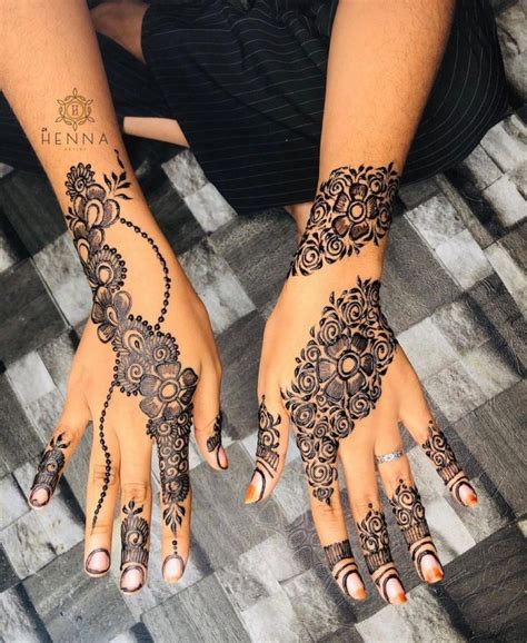 45 Simple Henna Tattoo Designs To Show Off In Warm Weather