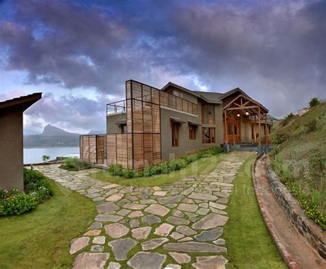 The sky is cloudy, it must be raining heavily. Rumah dengan 5 Elemen: Bumi, Langit, Udara, Air, dan Api ...