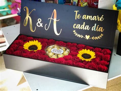 Caja Gigante Personalizada Con Rosas Girasoles Y Chocolates Ferrero