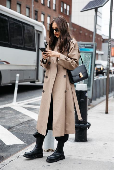 How To Wear The Beige Trench Coat This Season Ny Fashion Week Beige Trench Coat Spring