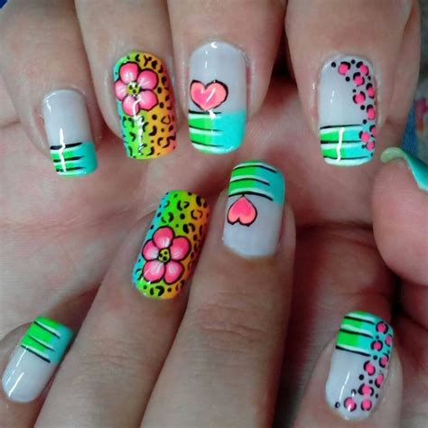 Tenemos la idea de cambiar el mundo con productos que rompan el estilo tradicional, olvidarnos de los cosméticos aburridos y poner todo el corazón en lo que hacemos. Pin de Vicky Tirira en manualidad uñas | Uñas decoradas ...