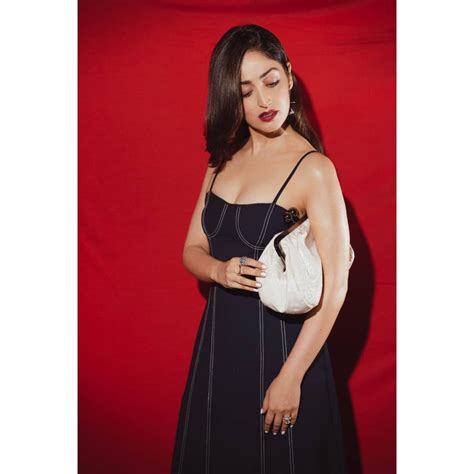 Yami Gautam Looks Sexy In Blue Strappy Dress Check Out Diva S Drop Dead Gorgeous Pics News18