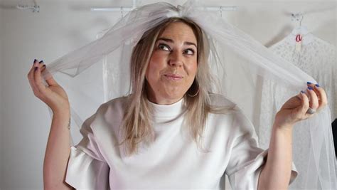 Heidi Anderson Keeps Her Wedding Dress Under Wraps Perthnow