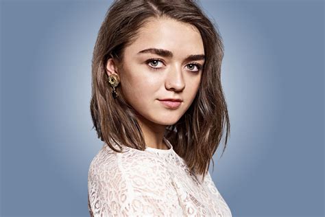How Tall Is Maisie Williams Check Out The Height Weight Body