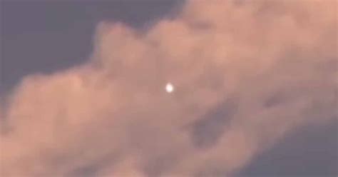 Is Et Cleaning Up Creepy Ufo Zaps Planes Chemtrail Cloud From The Sky