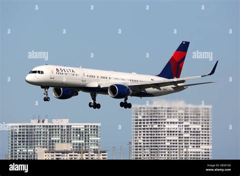 Delta airline passengers hi-res stock photography and images - Alamy