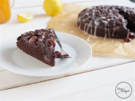 Obacht hier, das sieben erscheint immer ein bissl lästig aber macht dann später den unterschied. Veganer Schoko-Kirsch-Kuchen - SKY VS THE HUNGER