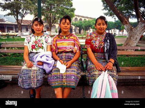 guatemalans guatemalan women mayan women street vendors in plaza mayor in antigua in