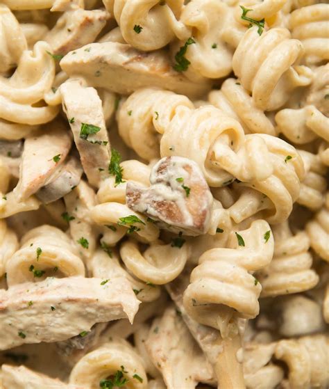 This Creamy Chicken And Mushroom Pasta Is So Simple To Make Yet