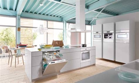 El tema de hoy es fotos de cocinas pequeñas y bonitas que son diseños elegantes y hermosos para que pueda lucir tu lugar un ambiente comodo y agradable. Cocinas con vida propia