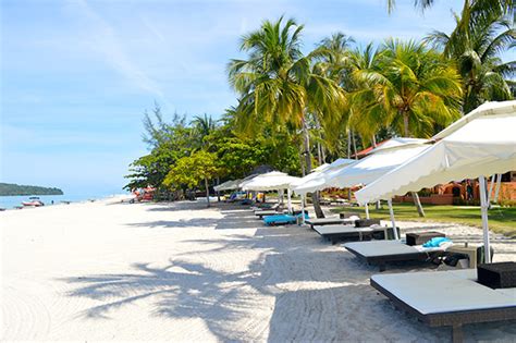 Lokasi taman yang luas dan pantai private dengan kolam renang menjadikan suasana. 10 Hotel Menarik Di Pantai Cenang - TCER.MY